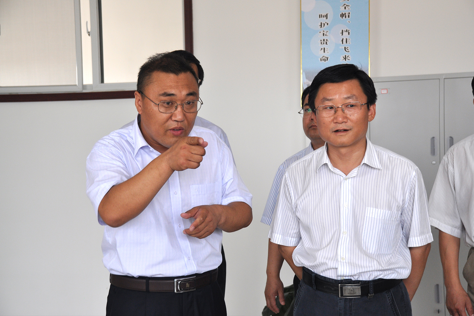 5、原廣饒縣委書記現(xiàn)東營(yíng)市政法委書記田和友到公司視察指導(dǎo).jpg